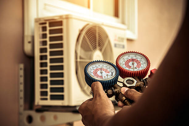 Professional Hvac technician working in Pulaski, TN